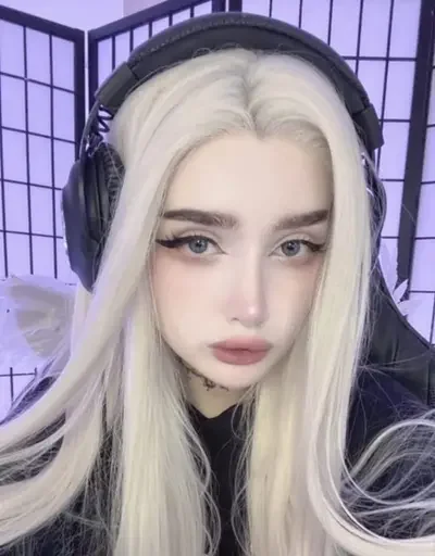 😶 Стикер «°best girls ~» для Telegram