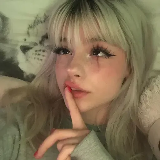 🤫 Стикер «°best girls ~» для Telegram