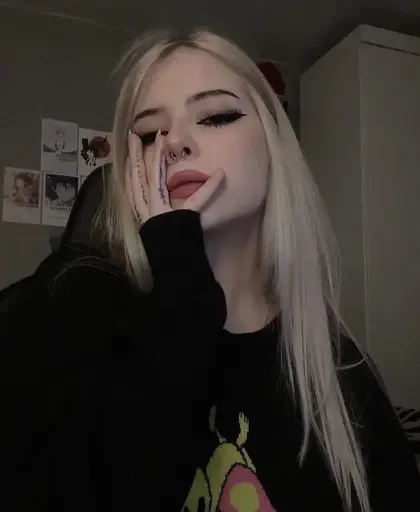😕 Стикер «°best girls ~» для Telegram