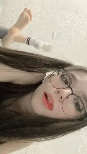 😋 Стикер «°best girls ~» для Telegram