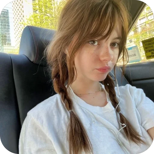 👀 Стикер «°best girls ~» для Telegram