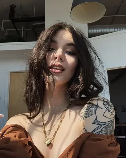 😄 Стикер «°best girls ~» для Telegram