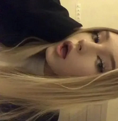 😮 Стикер «°best girls ~» для Telegram