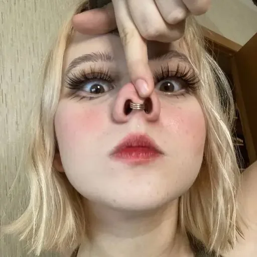 🐽 Стикер «°best girls ~» для Telegram