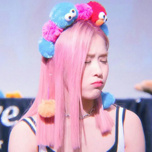 🥺 Стикер «itzy ryujin» для Telegram