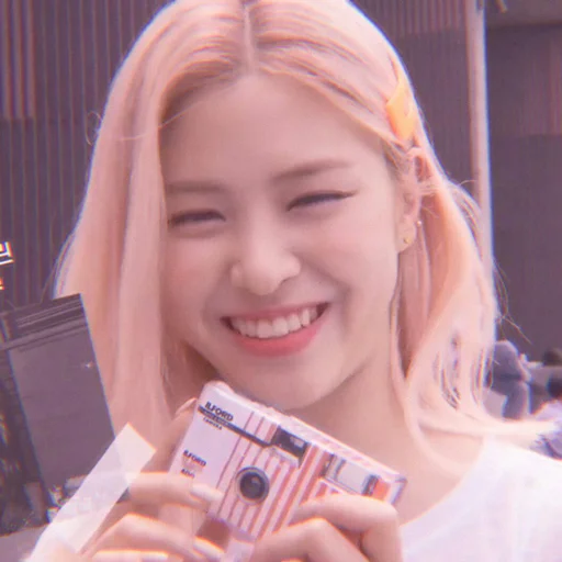😁 Стикер «itzy ryujin» для Telegram