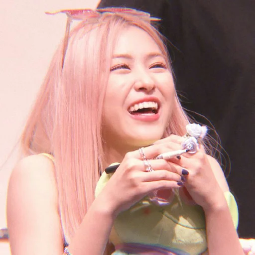 👑 Стикер «itzy ryujin» для Telegram