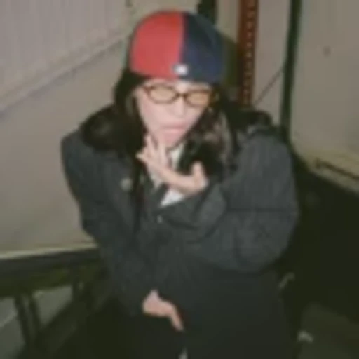 Стикер 16 Billie Eilish