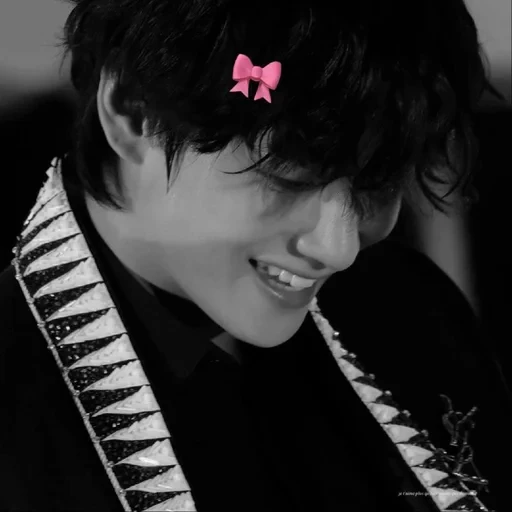 🖤 Стикер «black taehyung» для Telegram