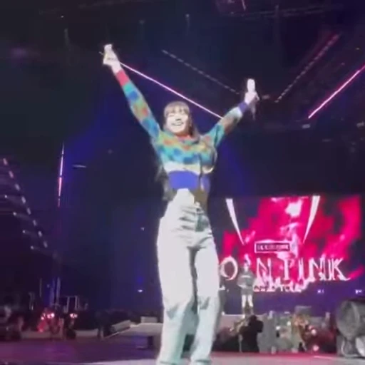 💘 Стикер «Born Pink Tour» для Telegram