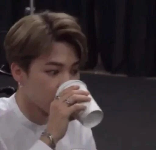 😶 Стикер «btsdoza kpop» для Telegram