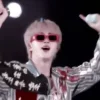Стикер 10 🌈 Смайлики с BTS
