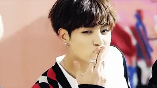 😘 Стикер «BTS Reactions» для Telegram