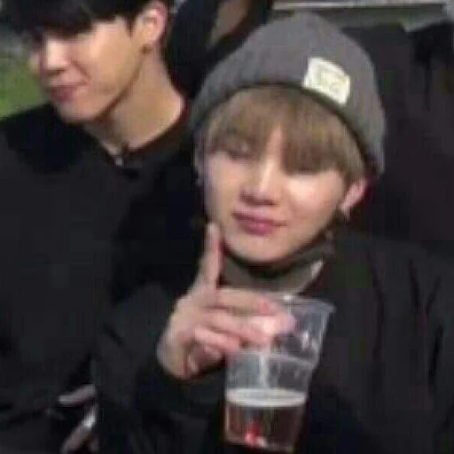 🍻 Стикер «БЭТЭЭС (BTS)» для Telegram