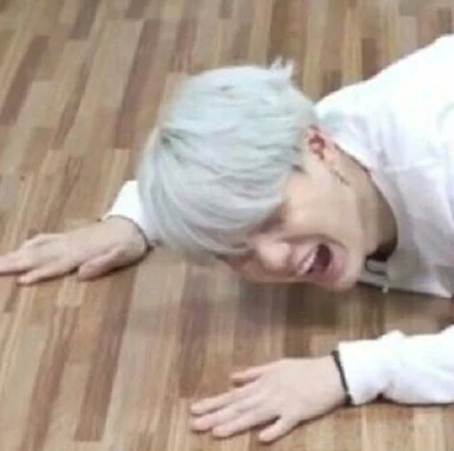 😫 Стикер «БЭТЭЭС (BTS)» для Telegram