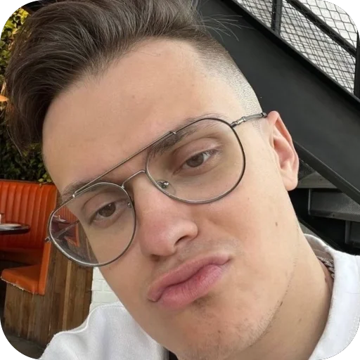 😎 Стикер «Buster» для Telegram