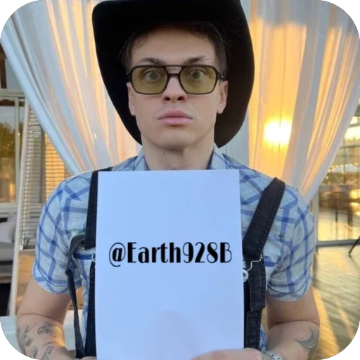 😳 Стикер «Buster» для Telegram