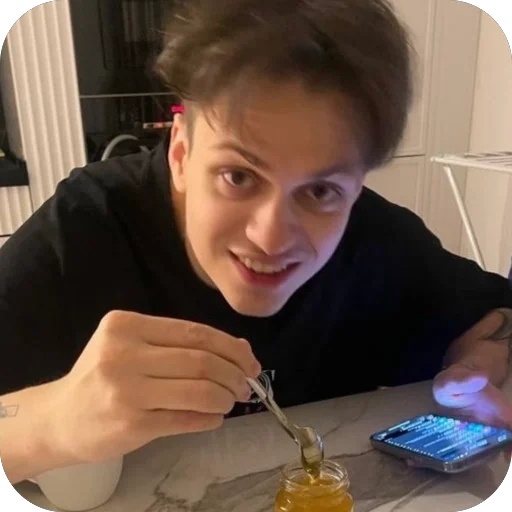 😊 Стикер «Buster» для Telegram