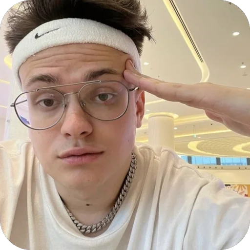 😐 Стикер «Buster» для Telegram