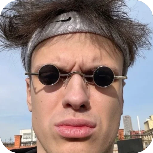 🧐 Стикер «Buster» для Telegram