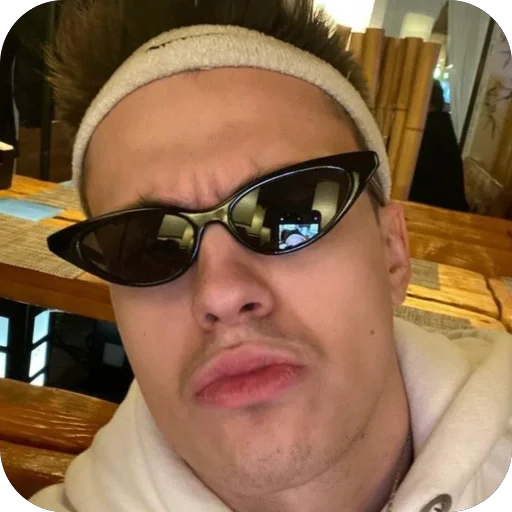 😎 Стикер «Buster» для Telegram