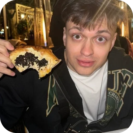 😋 Стикер «Buster» для Telegram