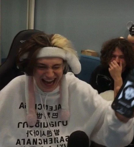 😂 Стикер «twitch band» для Telegram