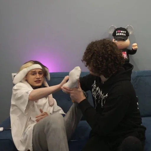 😵 Стикер «twitch band» для Telegram