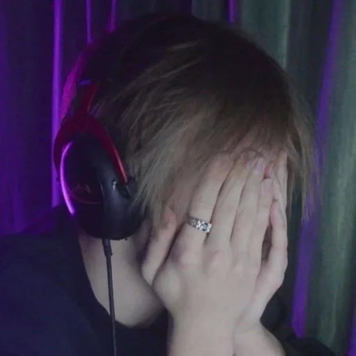 😵‍💫 Стикер «twitch band» для Telegram