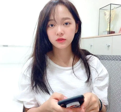 🌂 Стикер «Kim Se Jon» для Telegram