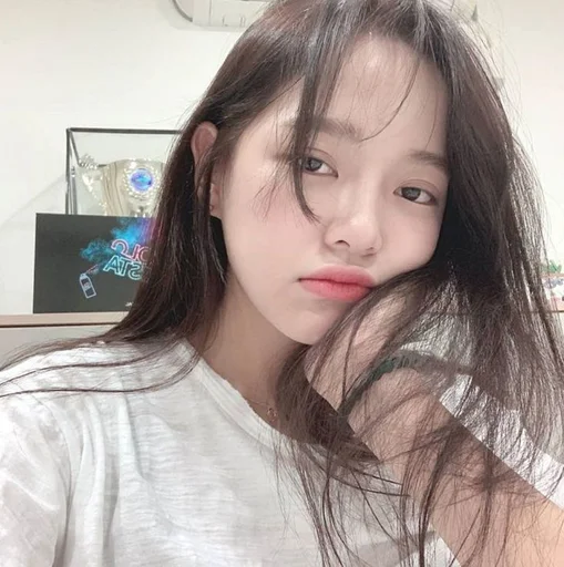 🌂 Стикер «Kim Se Jon» для Telegram