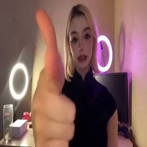 💞 Стикер «GIRLS» для Telegram