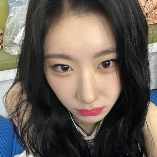 🐈‍⬛ Стикер «chaeryeoung» для Telegram