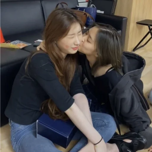 💋 Стикер «Ryujin & Chaeryeong» для Telegram