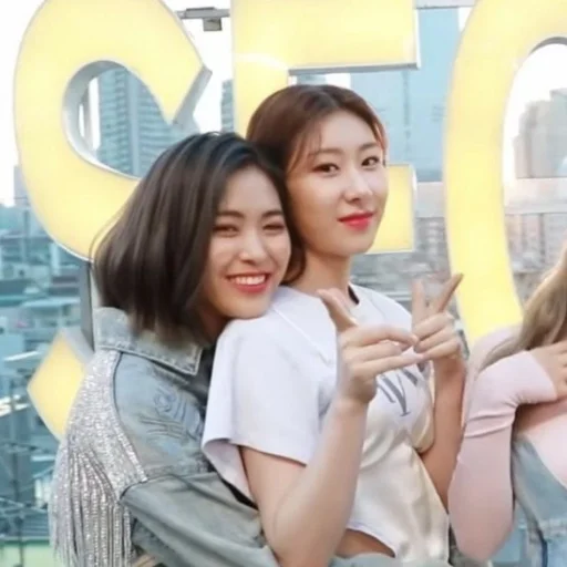 😌 Стикер «Ryujin & Chaeryeong» для Telegram
