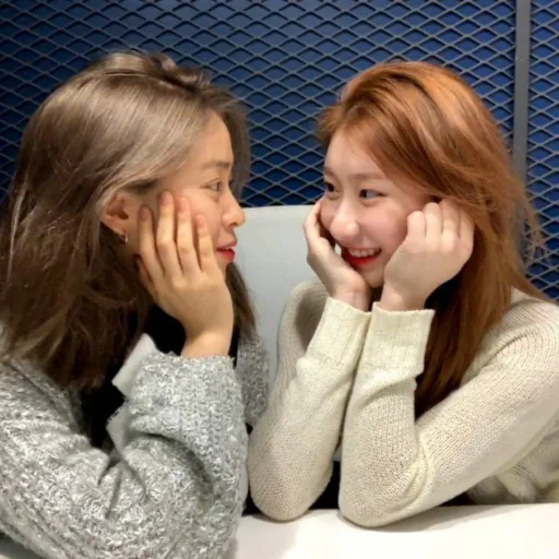 🥺 Стикер «Ryujin & Chaeryeong» для Telegram