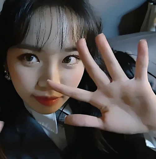 🫦 Стикер «Chaewon» для Telegram