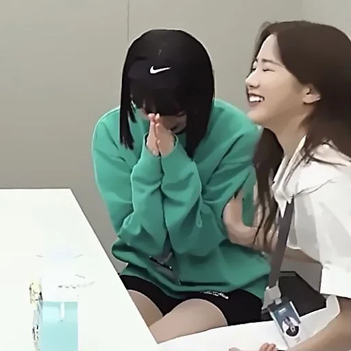 🫦 Стикер «Chaewon» для Telegram