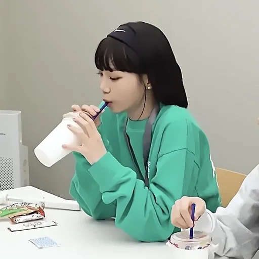 🫦 Стикер «Chaewon» для Telegram