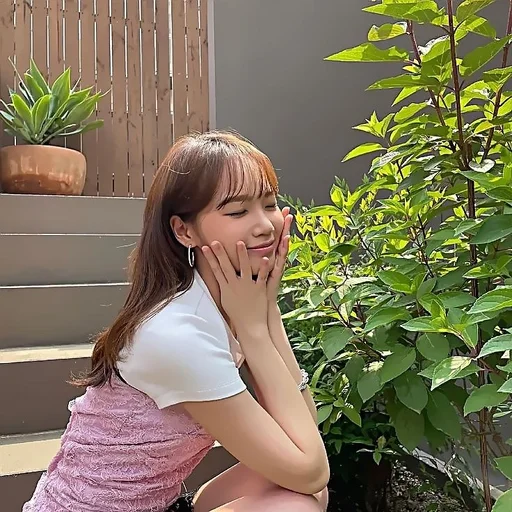🫦 Стикер «Chaewon» для Telegram