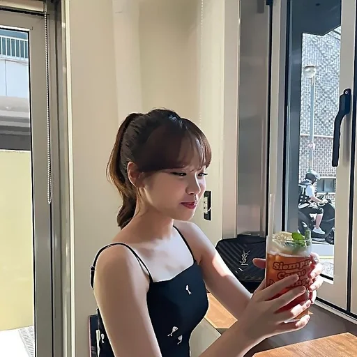 🫦 Стикер «Chaewon» для Telegram