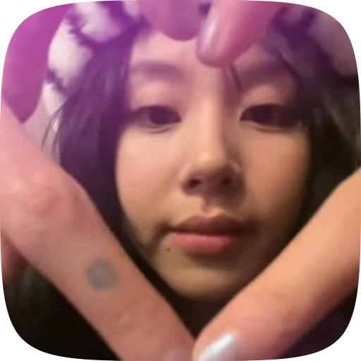 🎡 Стикер «chaeyong» для Telegram
