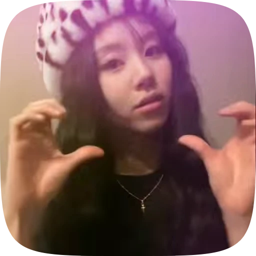 🎡 Стикер «chaeyong» для Telegram