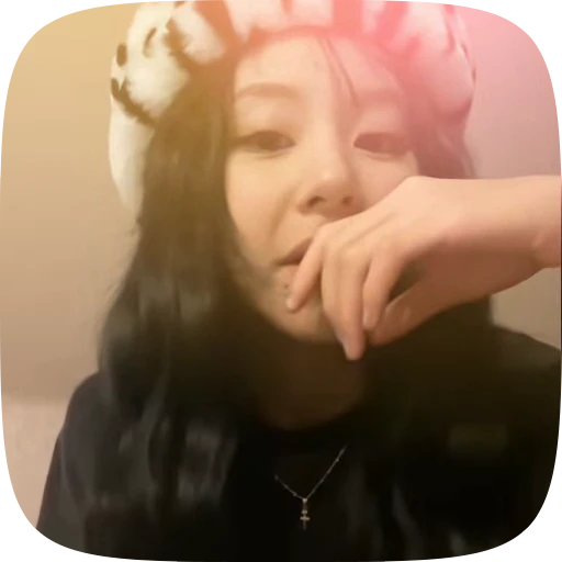 🎡 Стикер «chaeyong» для Telegram