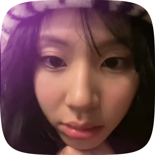 🎡 Стикер «chaeyong» для Telegram