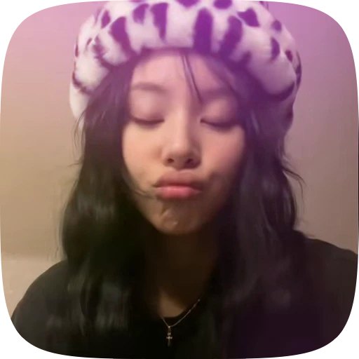 🎡 Стикер «chaeyong» для Telegram