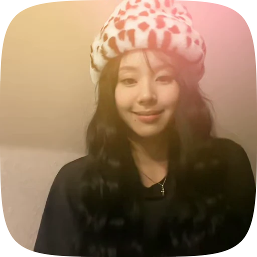 🎡 Стикер «chaeyong» для Telegram