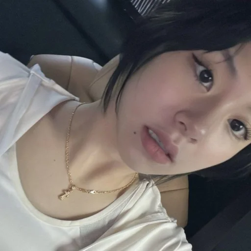 🦋 Стикер «chayeong» для Telegram