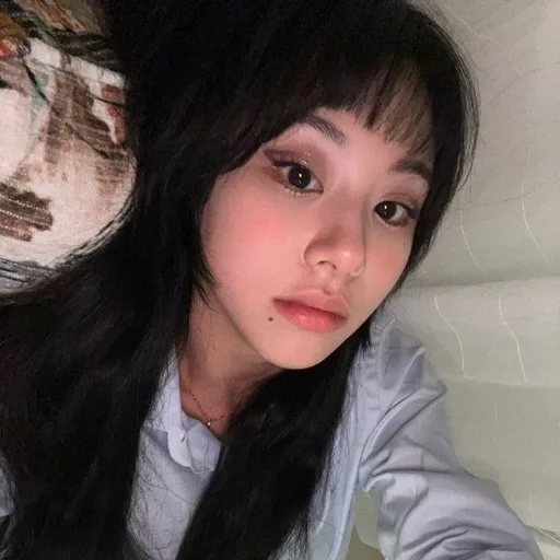 🦋 Стикер «chayeong» для Telegram