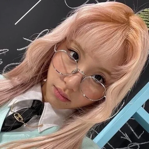 🦋 Стикер «chayeong» для Telegram